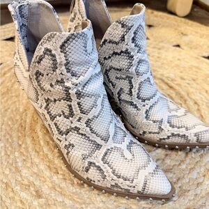 Steve Madden White and Gray Snake Print Ankle Boots